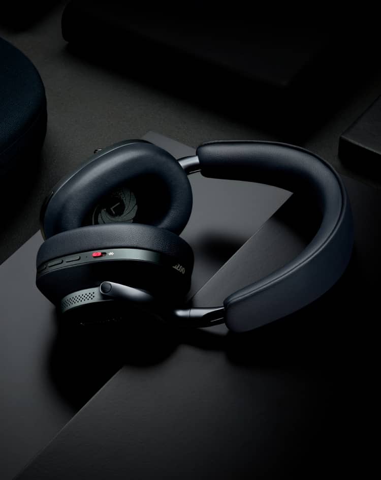 Px8 007 Edition Wireless Noise Canceling Headphones | Bowers & Wilkins