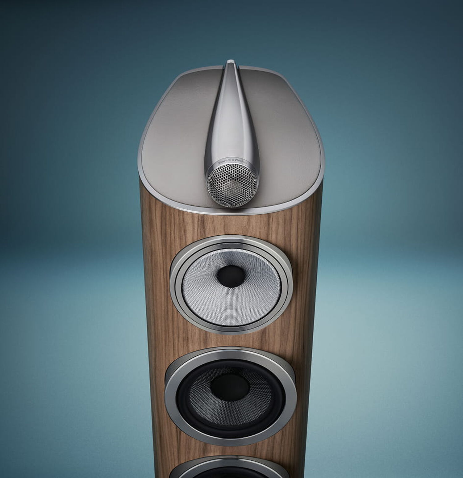 Loudspeakers - 800 D5 light wood finish with blue background