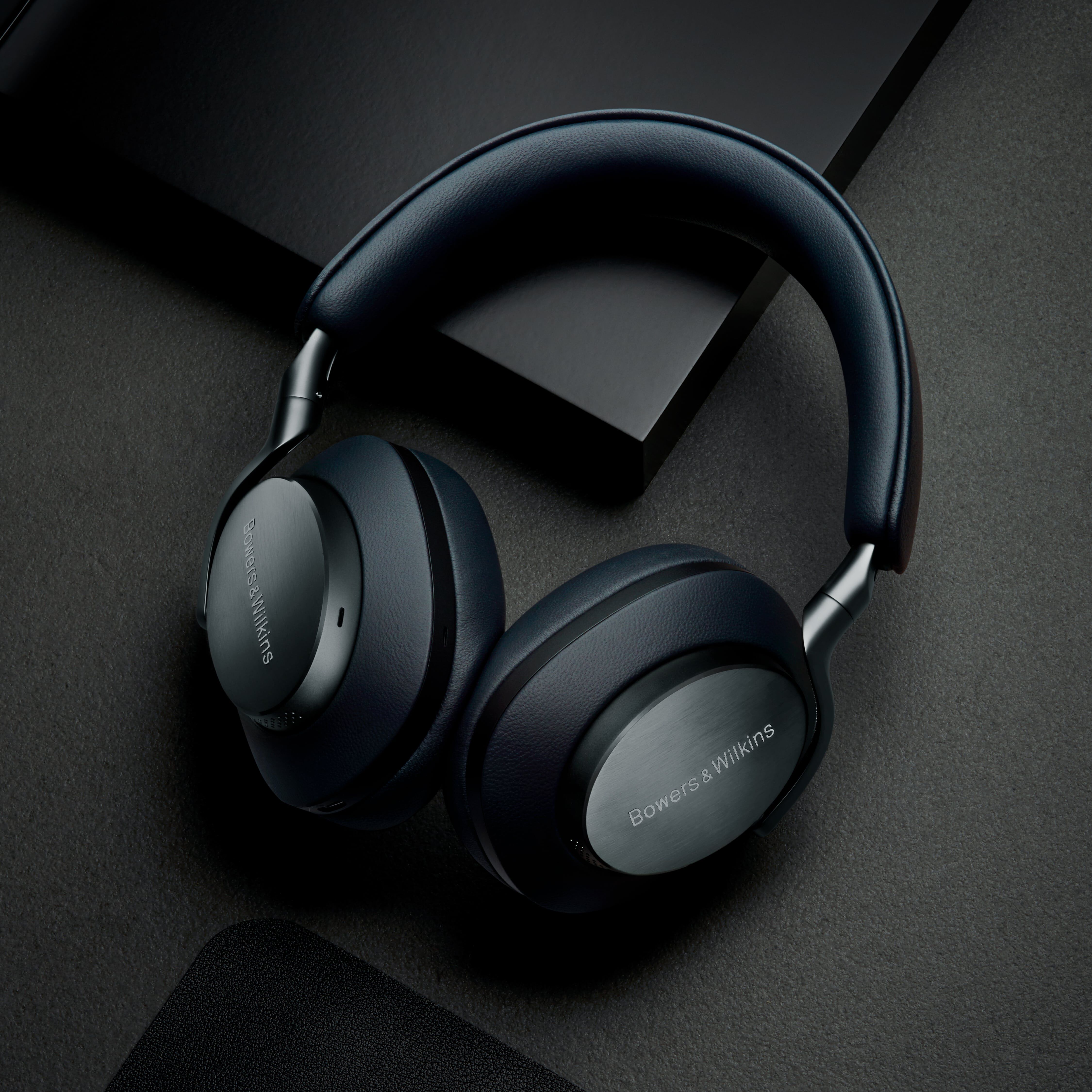 ヘッドホン Bowers&Wilkins Px8 007 Edition Bowers & Wilkins 新製品] ワイヤレス・ノイズキャンセリング
