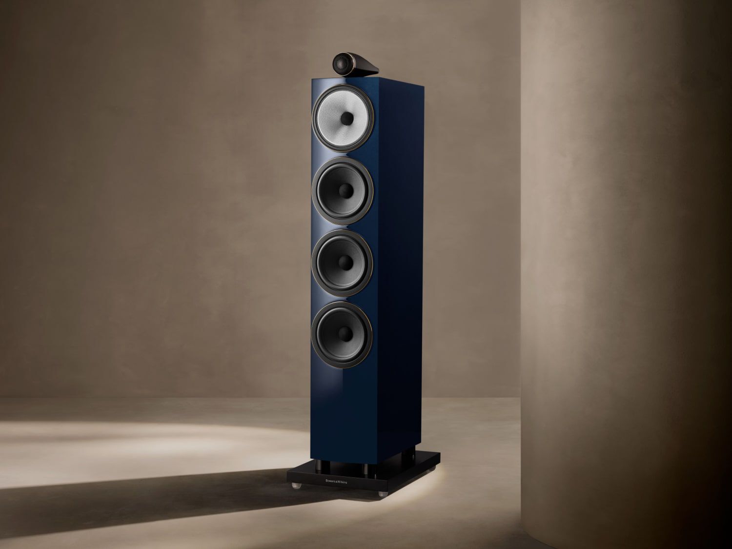 Black 700 Series Signature with beige background