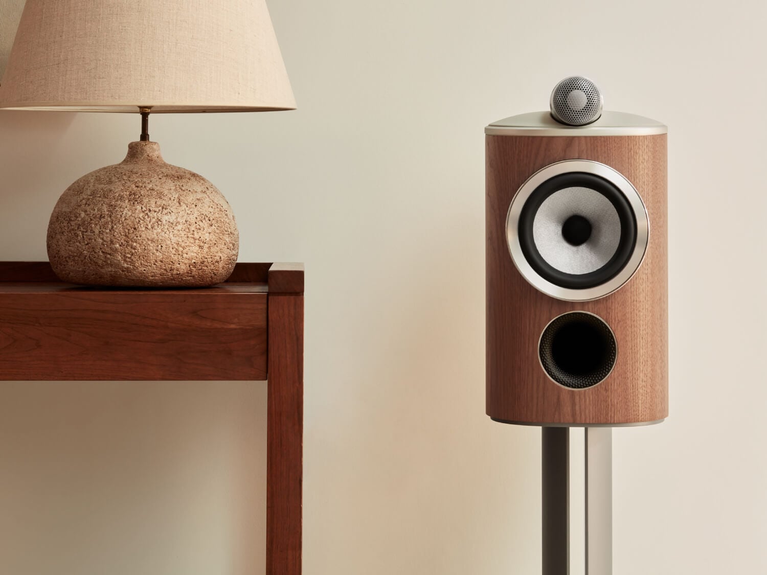 One tan 800 series next to a table lamp
