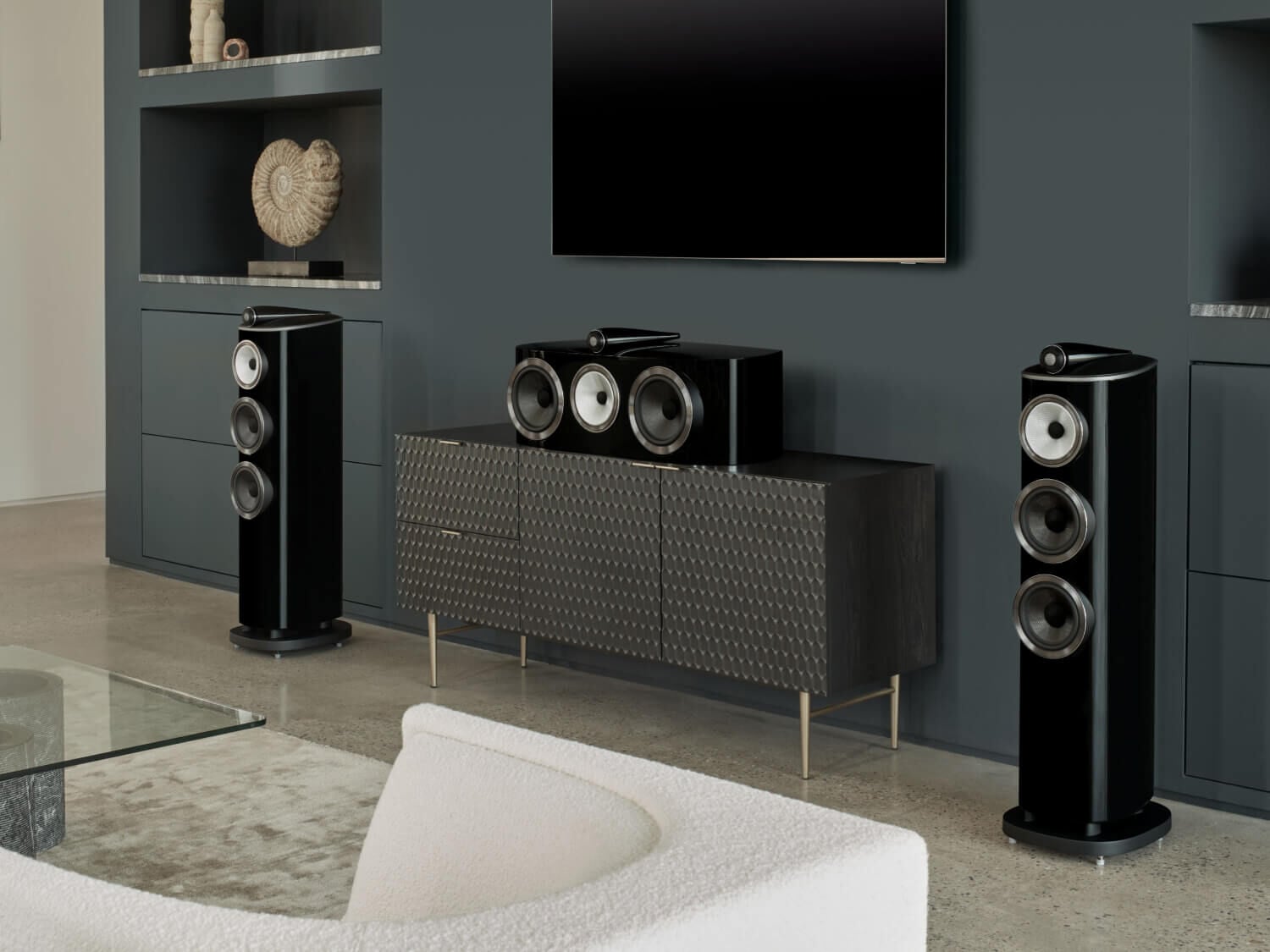 One black HTM81 D4 between two black loudspeakers