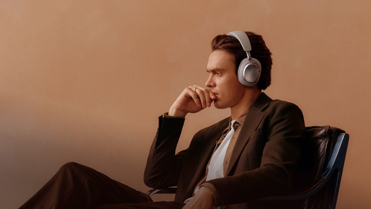 Bowers & Wilkins PX8