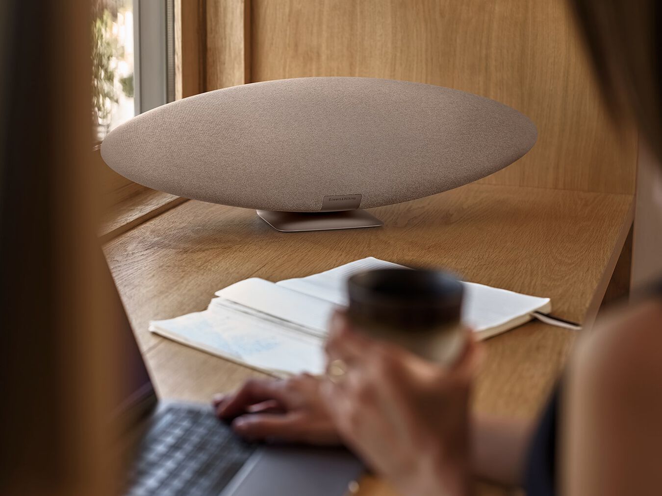 bowers-&-wilkins_zeppelin-pro_hifi-kablosuz_hoparlor_trio_gorsel3