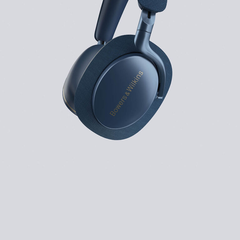 The Bowers & Wilkins Px7 S2 sound outstanding, with occasional deviations into ‘excellent’ and even ‘glorious’. The Bowers & Wilkins Px7 S2 sound outstanding, with occasional deviations into ‘excellent’ and even ‘glorious’.