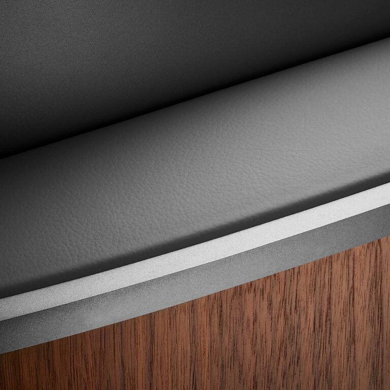 801 D4 - Walnut close up view