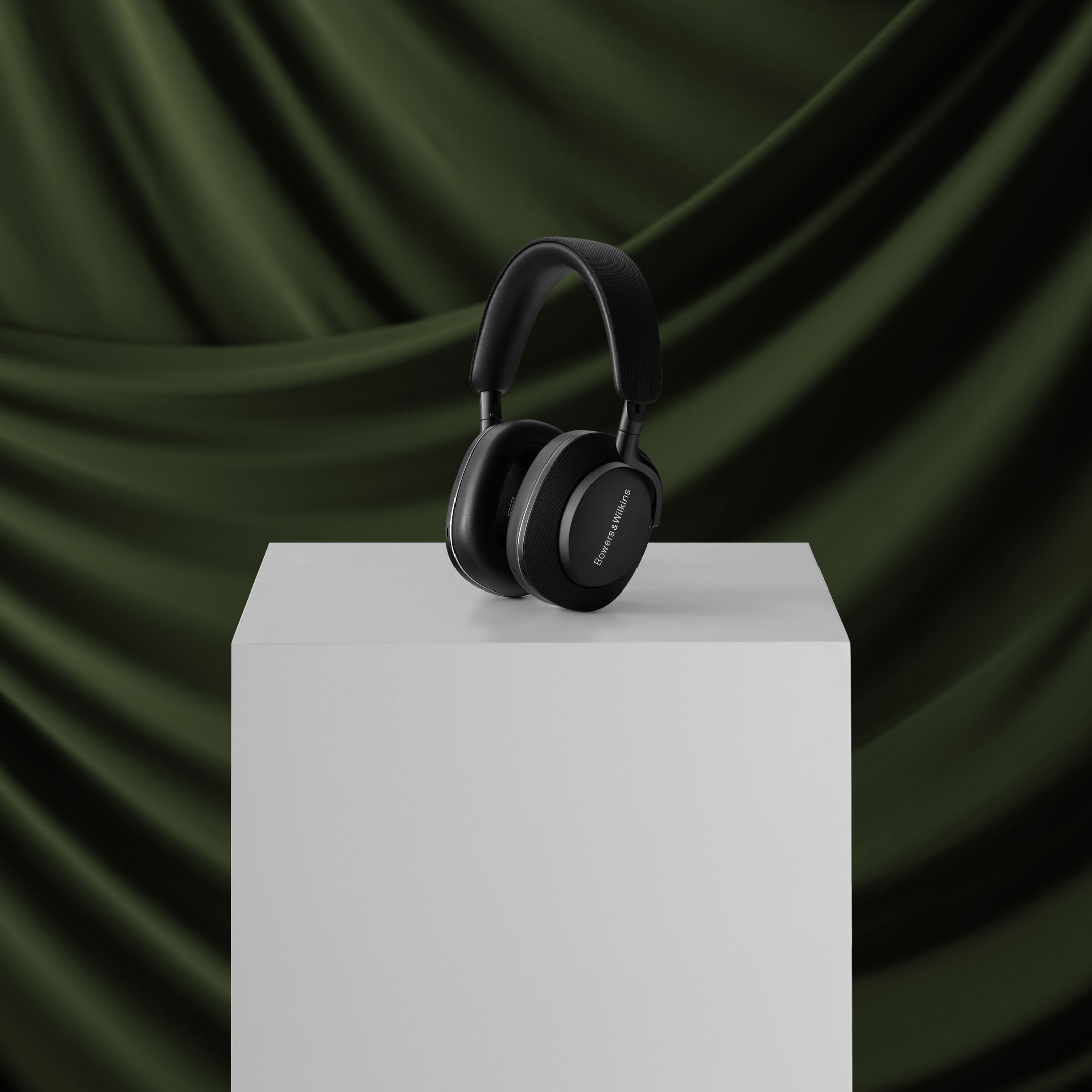 Px7 S2e, Anthracite Black, dynamic