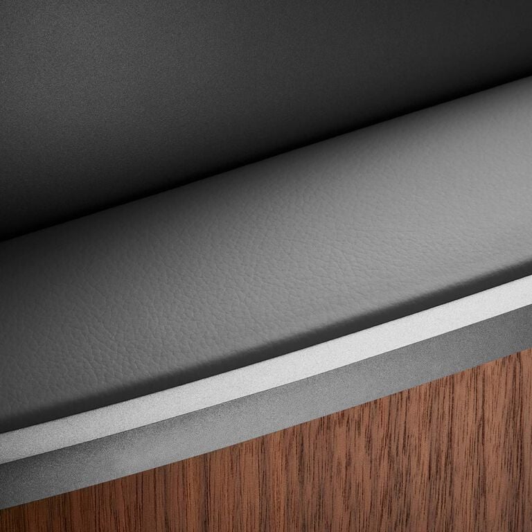 802 D4 - Walnut side close up view
