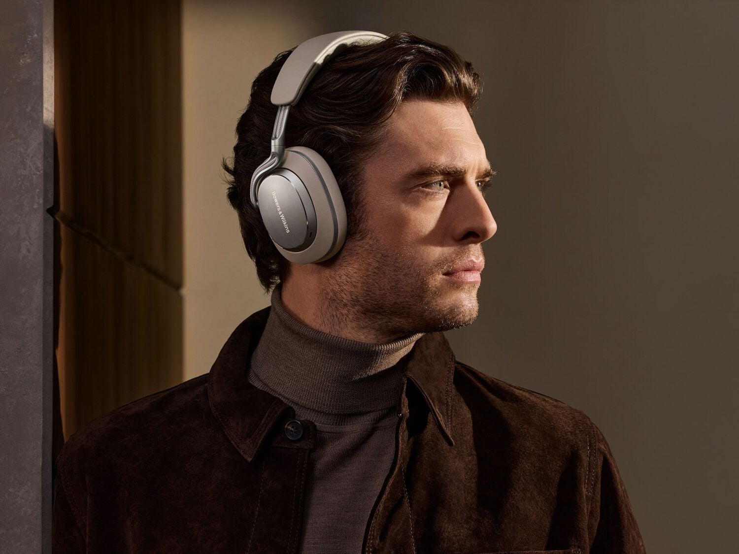 Man wearing headphones looking right