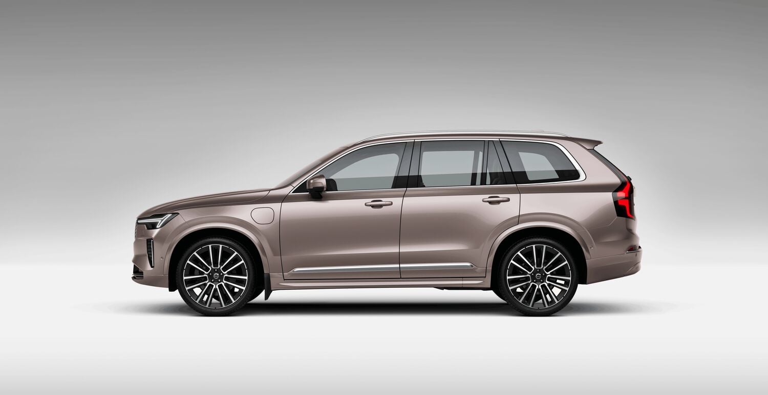 Copper Volvo CX90 car left facing with grey shadow background