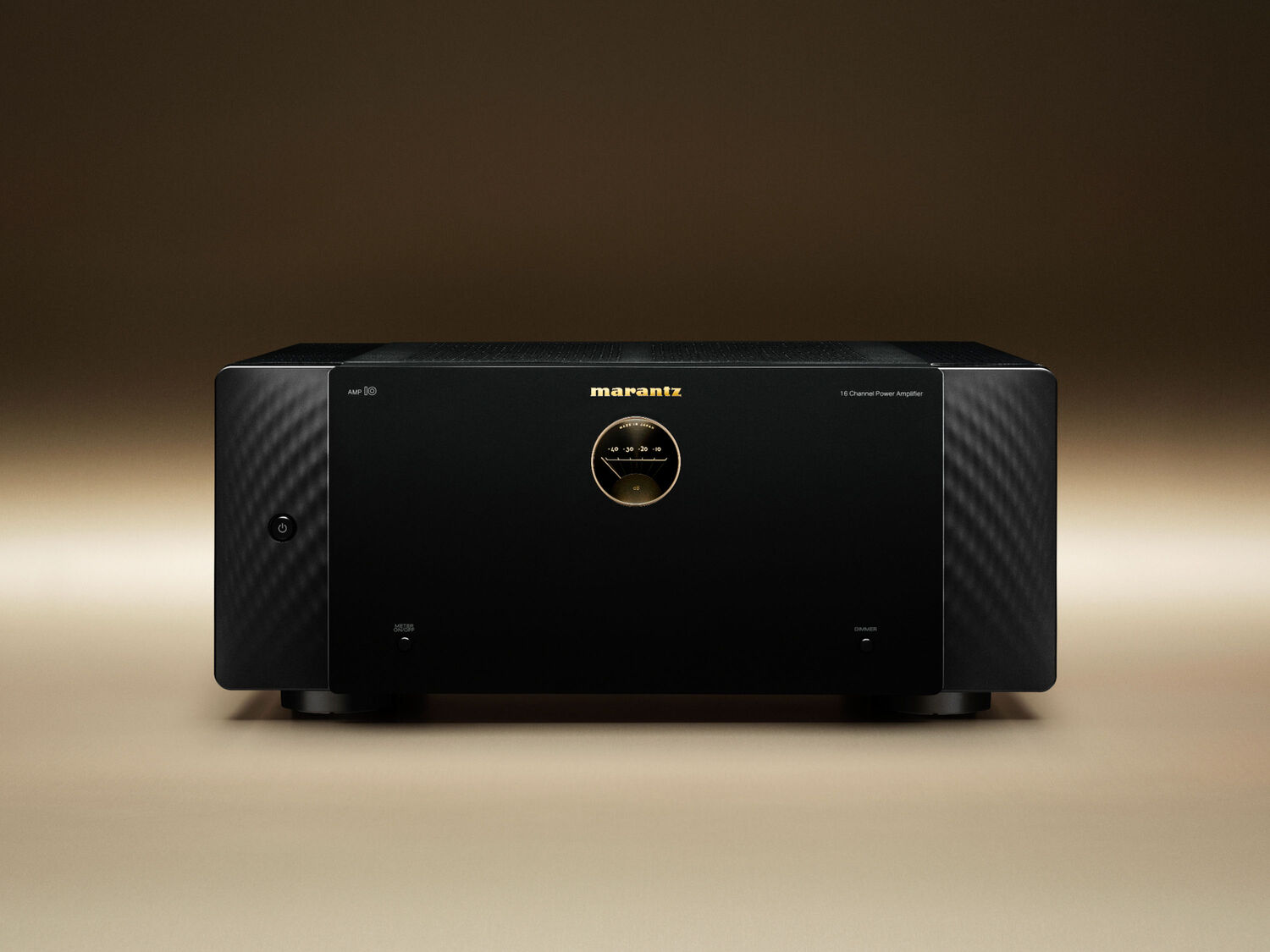 AMP 10 - Front lifestyle
