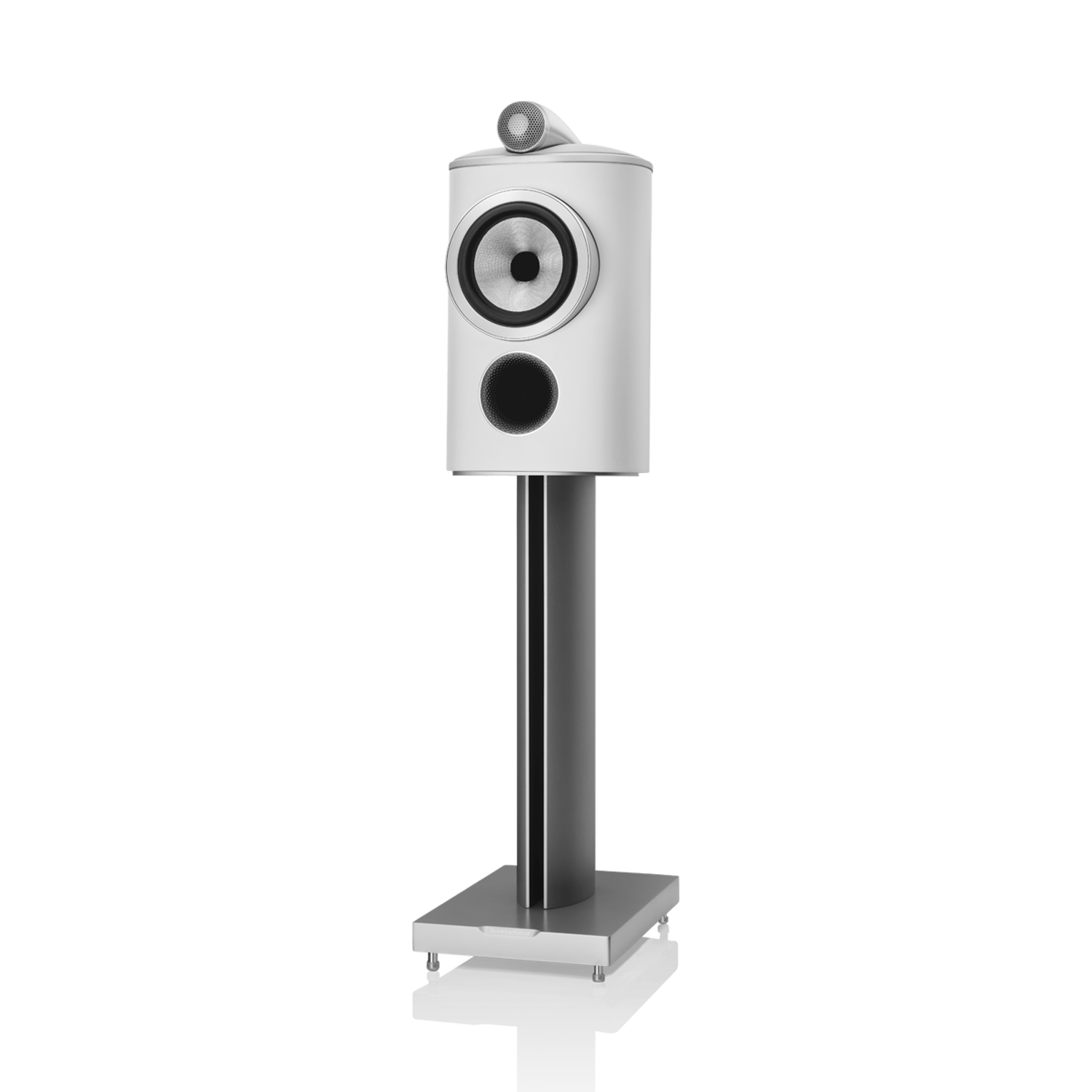 805 D4 - White side front view