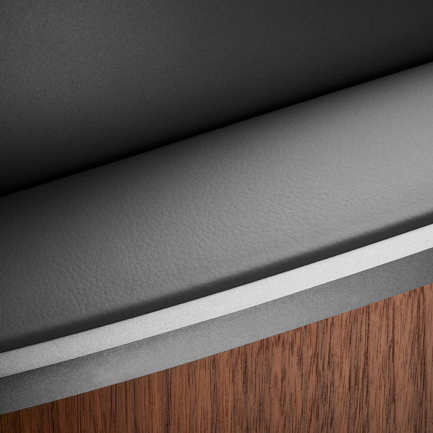 802 D4 - Walnut side close up view