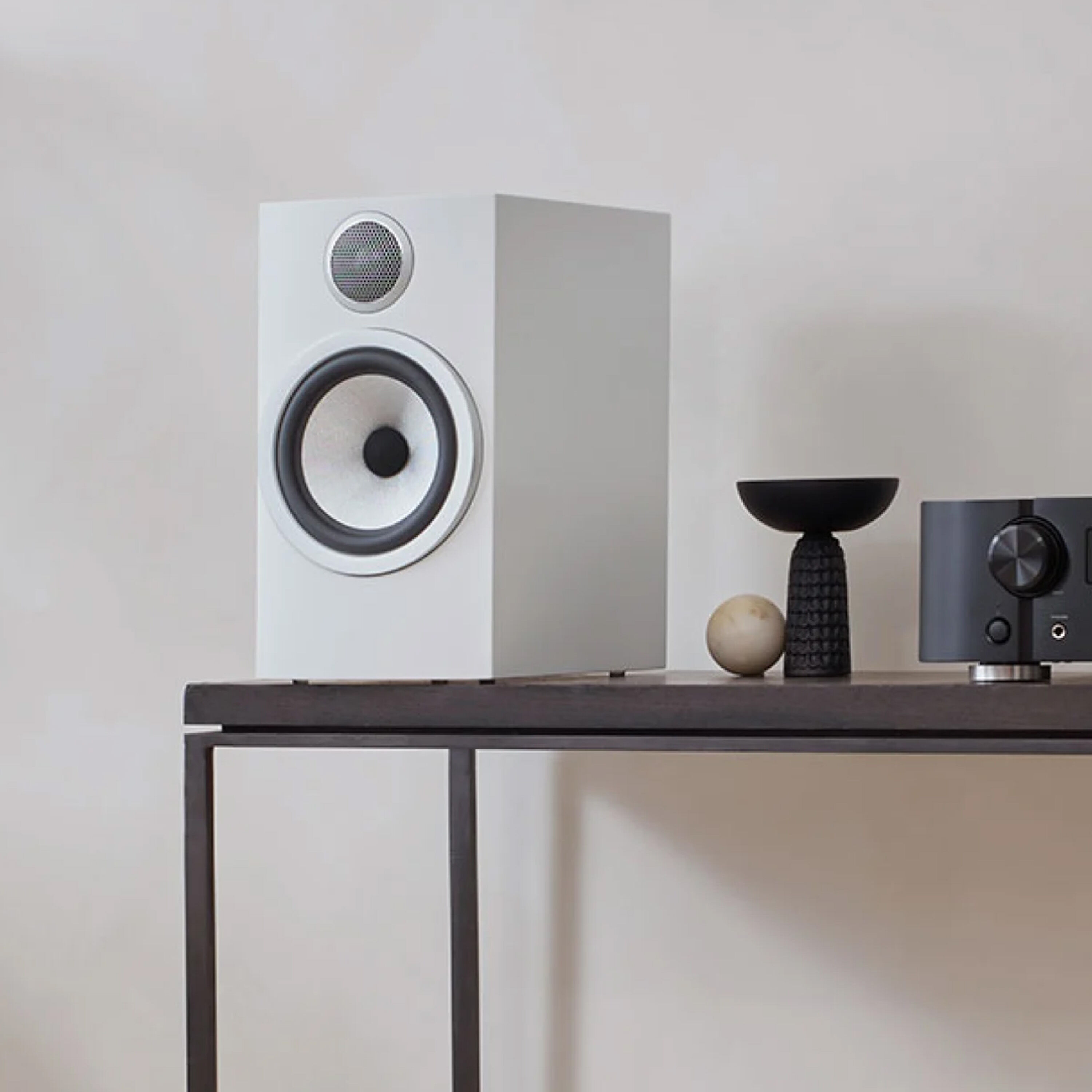 706 S3 - High-performance 700 Series stand mount speakers | Bowers