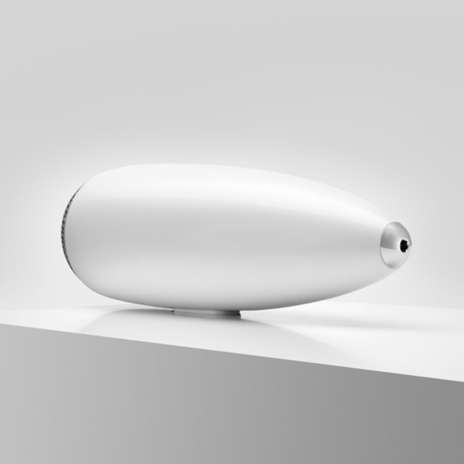 705 S2 Signature, White, dynamic