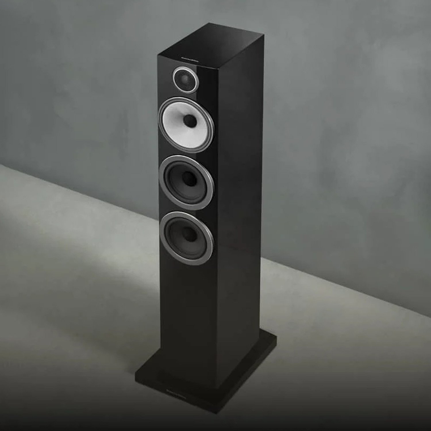 704 S3 - Slim design, big sound